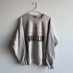 Gildan Beige Graphic Sweatshirt